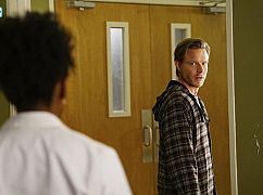 Chirurdzy: 13x22 Leave It Inside - zdjęcia promocyjne