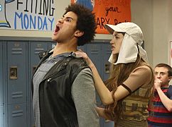 Pępek świata: 8x21 Clear and Present Danger - zdjęcia promocyjne