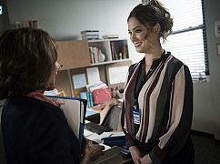 Great News: 1x03 Chuck Pierce is Blind - zdjęcia promocyjne