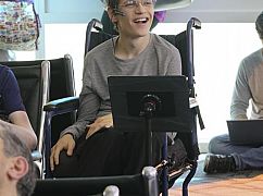 Speechless: 1x23 C-A--CAMP - zdjęcia promocyjne