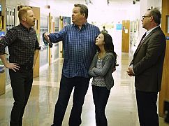 Współczesna rodzina: 8x22 The Graduates - zdjęcia promocyjne