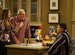 Współczesna rodzina: 8x22 The Graduates - zdjęcia promocyjne