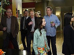 Współczesna rodzina: 8x22 The Graduates - zdjęcia promocyjne