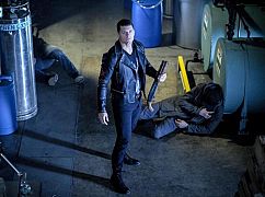 Arrow: 5x21 Honor Thy Fathers - zdjęcia promocyjne