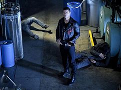 Arrow: 5x21 Honor Thy Fathers - zdjęcia promocyjne