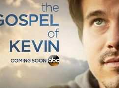 Plakaty promocyjne 1 sezonu serialu Kevin (Probably) Saves The World