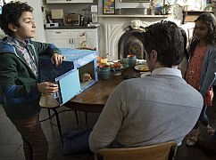 Alex, Inc: 1x01 Pilot - zdjęcia promocyjne