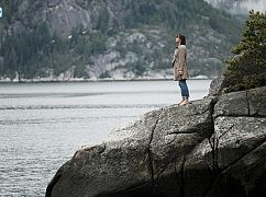 Somewhere Between: 1x01 „For One to Live” - zdjęcia promocyjne