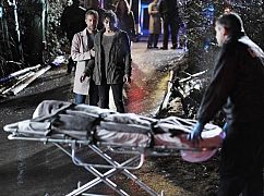 Somewhere Between: 1x01 „For One to Live” - zdjęcia promocyjne