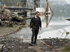 Somewhere Between: 1x01 „For One to Live” - zdjęcia promocyjne