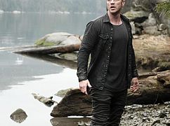 Somewhere Between: 1x01 „For One to Live” - zdjęcia promocyjne