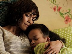 Somewhere Between: 1x01 „For One to Live” - zdjęcia promocyjne