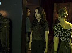 Stitchers: 3x02 For Love or Money - zdjęcia promocyjne