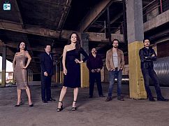 Zdjęcia promocyjne obsady 2 sezonu serialu Queen of the South