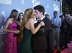 Famous in Love: 1x09 Fifty Shades of Red & 1x10 Leaving Los Angeles - zdjęcia promocyjne