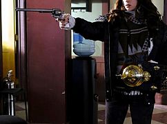 Wynonna Earp: 2x03 „Gonna Getcha Good” - zdjęcia promocyjne