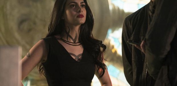 Matt Hastings i Emeraude Toubia zapowiadają problemy Isabelle i Raphaela z uzależnieniem w „Shadowhunters”