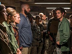 Fear the Walking Dead: 3x06 „Red Dirt” - zdjęcia promocyjne