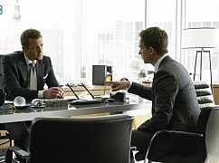 W garniturach: 7x01 „Skin in the Game” - zdjęcia promocyjne