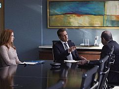 W garniturach: 7x02 „The Statue” - zdjęcia promocyjne