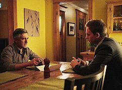 W garniturach: 7x04 „Divide and Conquer” - zdjęcia promocyjne