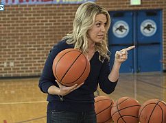 Playing House: 3x03 „Gwen or Lose” - zdjęcia promocyjne