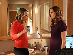 Playing House: 3x04 „Paging Dr. Yes Please” - zdjęcia promocyjne
