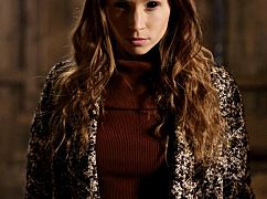Wynonna Earp: 2x05 „Let's Pretend We're Strangers” - zdjęcia promocyjne