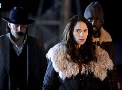 Wynonna Earp: 2x05 „Let's Pretend We're Strangers” - zdjęcia promocyjne