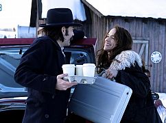 Wynonna Earp: 2x05 „Let's Pretend We're Strangers” - zdjęcia promocyjne