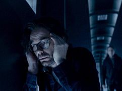 Zoo: 3x08 „Stakes on a Plane ” - zdjęcia promocyjne
