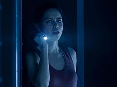 Zoo: 3x08 „Stakes on a Plane ” - zdjęcia promocyjne