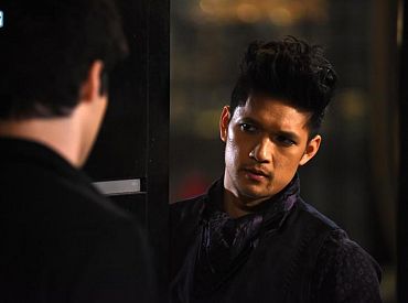 Alisha Wainwright awansowana do stałej obsady w 3 sezonie „Shadowhunters” — Plus: kogo zagra Sarah Hyland?