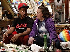 Zdjęcia promocyjne 1 sezonu serialu „Disjointed”