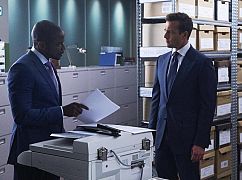 W garniturach: 7x06 „Home to Roost” - zdjęcia promocyjne