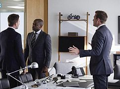 W garniturach: 7x06 „Home to Roost” - zdjęcia promocyjne