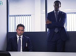 W garniturach: 7x06 „Home to Roost” - zdjęcia promocyjne