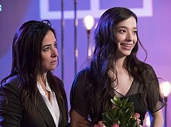 Better Things: 2x01 „September” - zdjęcia promocyjne