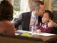 Somewhere Between: 1x07 „The Fourth Man” - zdjęcia promocyjne