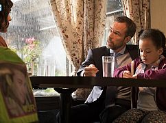 Somewhere Between: 1x07 „The Fourth Man” - zdjęcia promocyjne