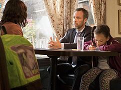 Somewhere Between: 1x07 „The Fourth Man” - zdjęcia promocyjne