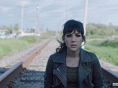 Zdjęcia promocyjne 2 sezonu serialu „Dirk Gently”