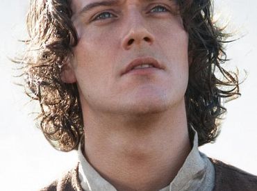 Ktoś nazywa Jamiego „bezwartościowym Szkotem” w klipie z 3 sezonu serialu „Outlander”