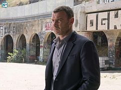 Ray Donovan: 5x07 „If I Should Fall From Grace With God” - zdjęcia promocyjne