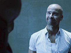 Hawaii 5.0: 8x01 „'A'ole e 'ōlelo mai ana ke ahi ua ana ia” - zdjęcia promocyjne