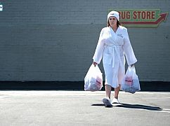 Crazy Ex-Girlfriend: 3x01 „Josh's Ex-Girlfriend Wants Revenge” - zdjęcia promocyjne