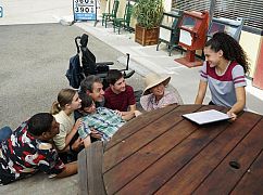 Speechless: 2x01 „W-E– WE’RE B-A– BACK!” - zdjęcia promocyjne