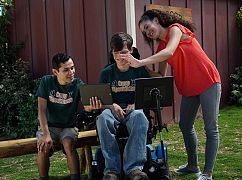 Speechless: 2x01 „W-E– WE’RE B-A– BACK!” - zdjęcia promocyjne