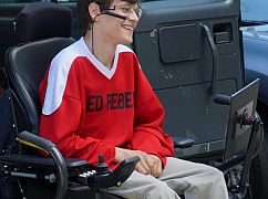 Speechless: 2x02 „F-I– FIRST S-E– SECOND F– FIRST DAY” - zdjęcia promocyjne