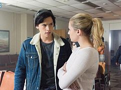Riverdale: 2x01 „A Kiss Before Dying” - zdjęcia promocyjne